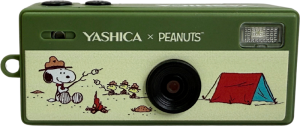 YASHICA Funtastic Keychain Camera (Snoopy's Summit)