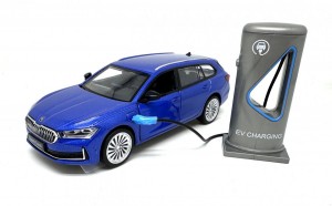 Car MSZ 1/35 Skoda Superb Combi light and sound